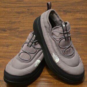 This is a vintage 1990 Bluebird Polly Pocket pretty hair playset featuring a pin